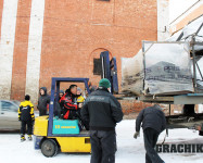 Разгрузка снегоходов